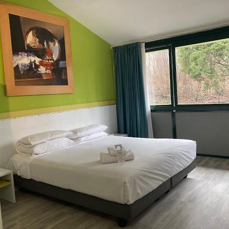 Green Hotel Motel Верджате Экстерьер фото