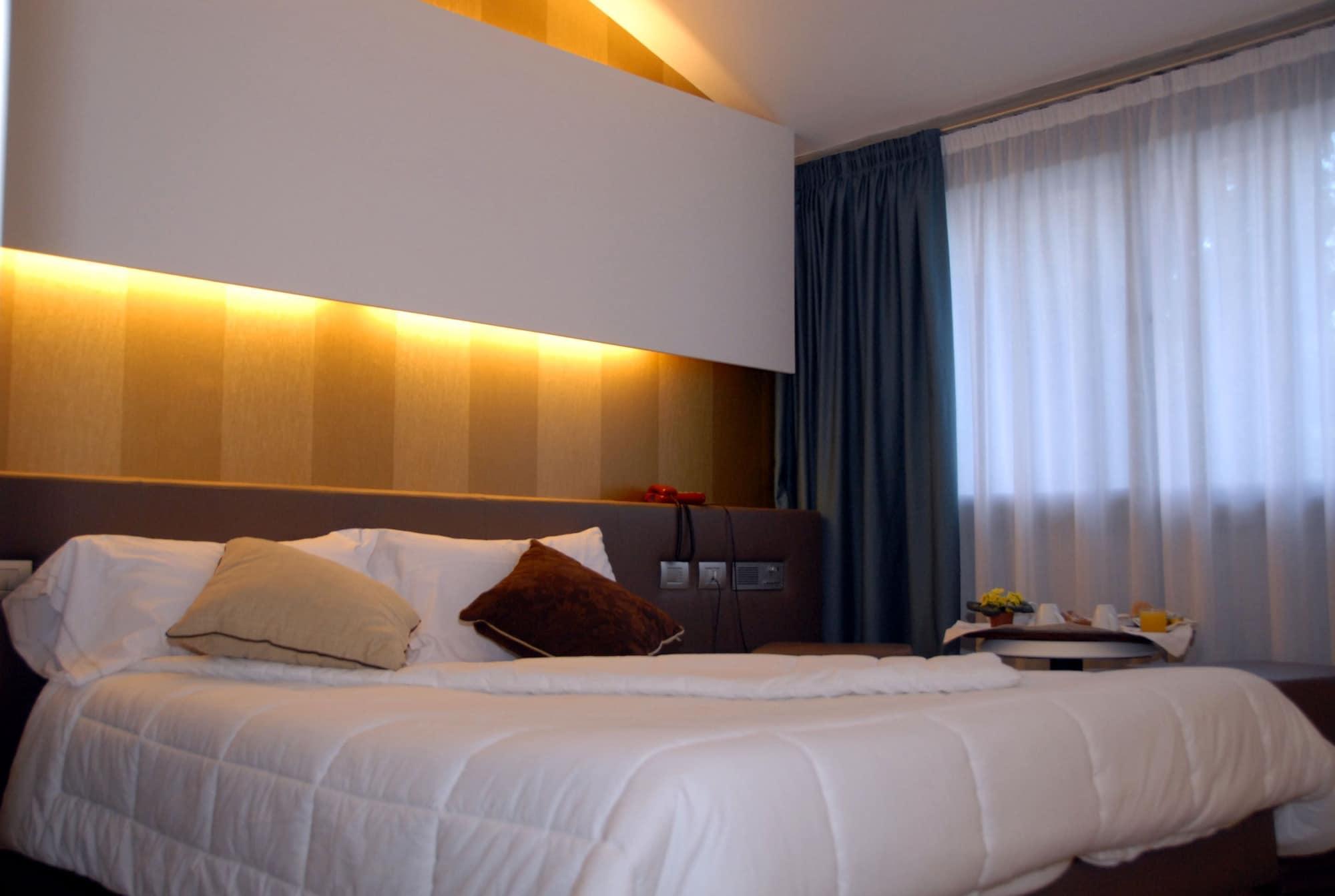 Green Hotel Motel Верджате Экстерьер фото