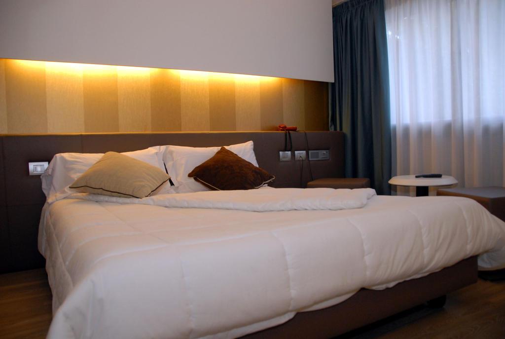 Green Hotel Motel Верджате Экстерьер фото
