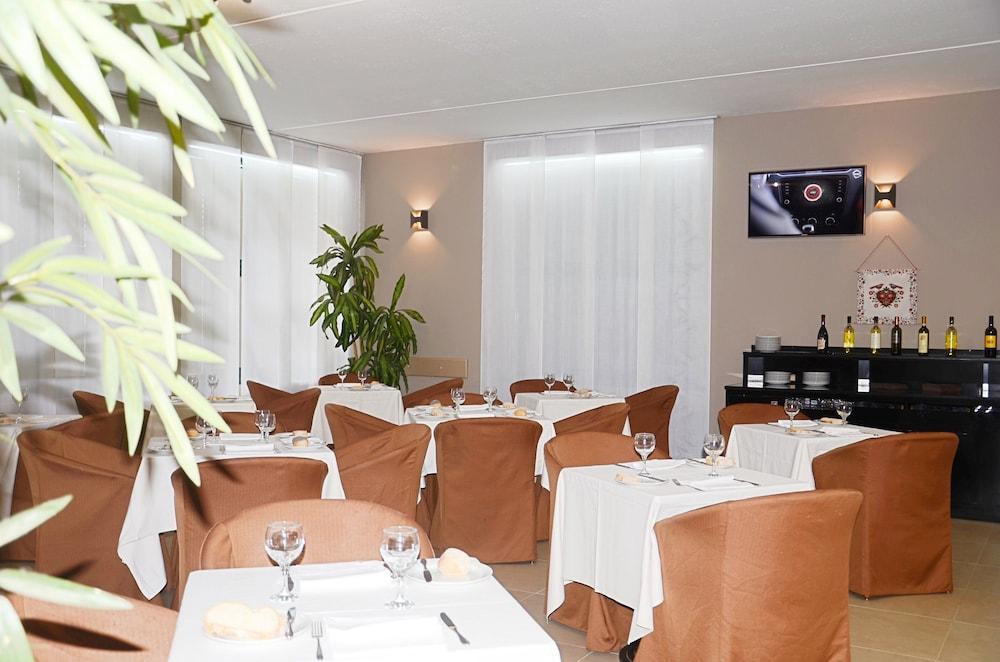 Green Hotel Motel Верджате Экстерьер фото