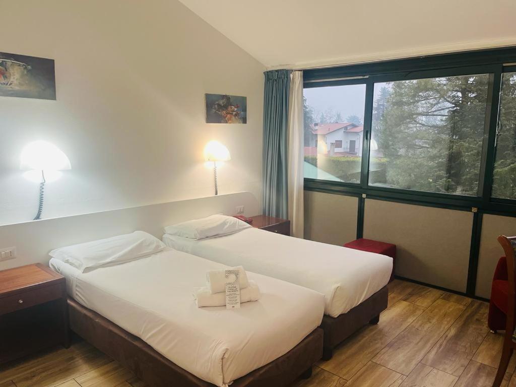 Green Hotel Motel Верджате Экстерьер фото