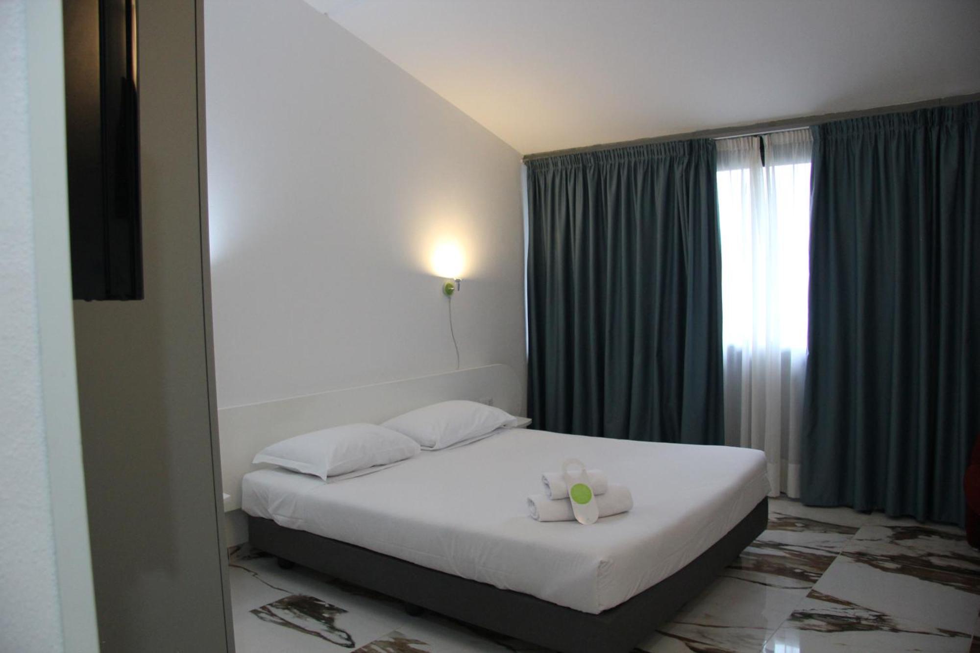 Green Hotel Motel Верджате Экстерьер фото