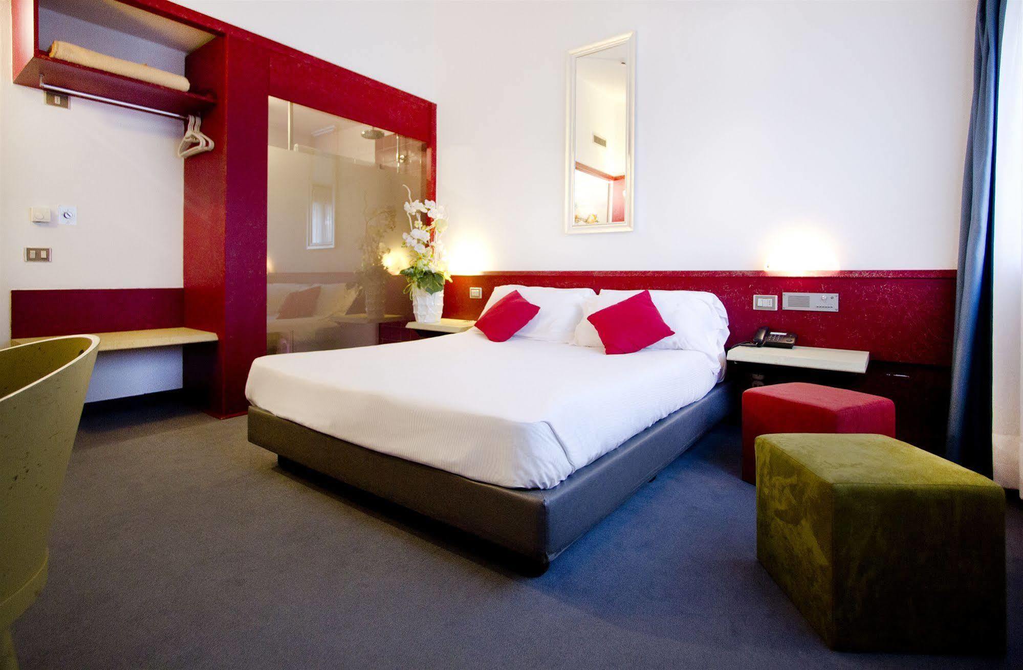 Green Hotel Motel Верджате Экстерьер фото